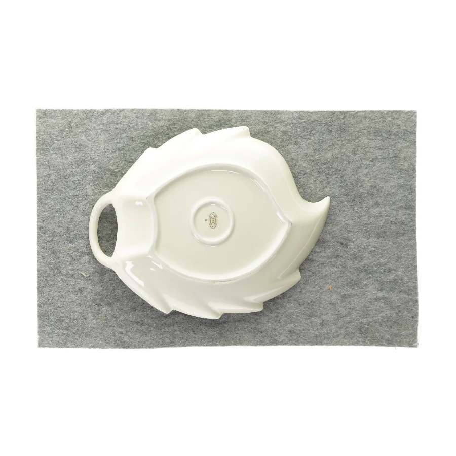 Dekorativt fad  fra Ukendt (str. LB:28x21cm)