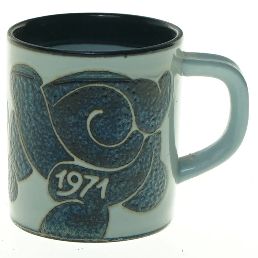 Retro keramik krus fra 1971 (str. 7 x 6 cm)