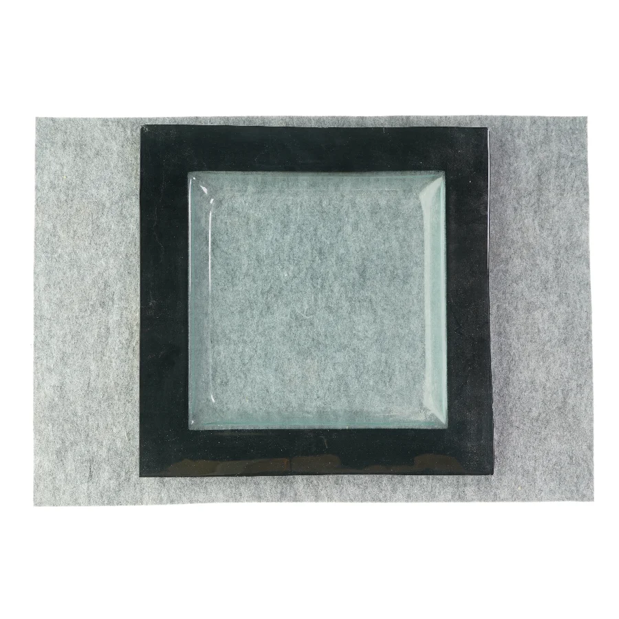 Dekorativt fad fra Ukendt (str. LBH: 38x38x3cm)