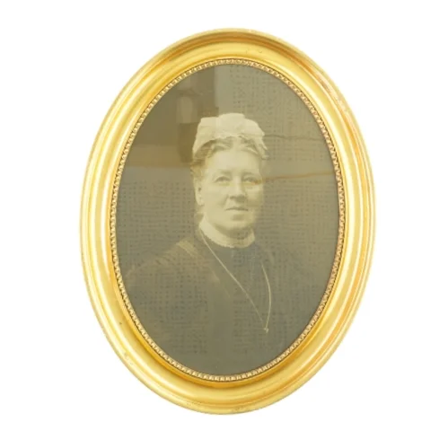 Oval guldramme med foto af kvinde (str. LB 58x44,5 cm)