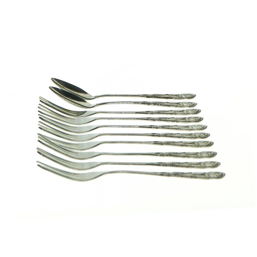 Bestik (8 gafler og 2 skeer) fra Ukendt (str. L: 12cm og L: 12,5cm)