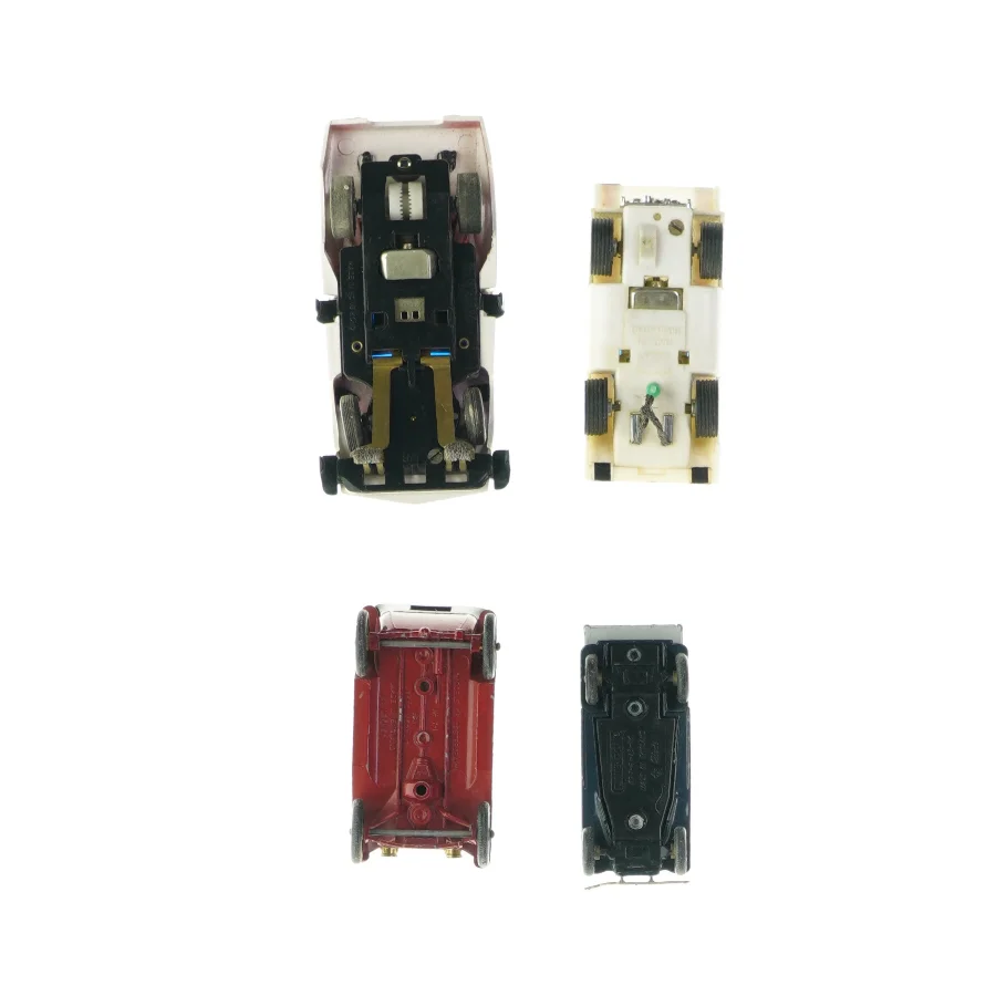 Gamle biler (4 stk) (str. L: 8 til 12 cm)