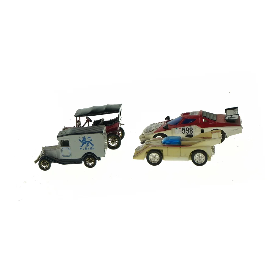 Gamle biler (4 stk) (str. L: 8 til 12 cm)
