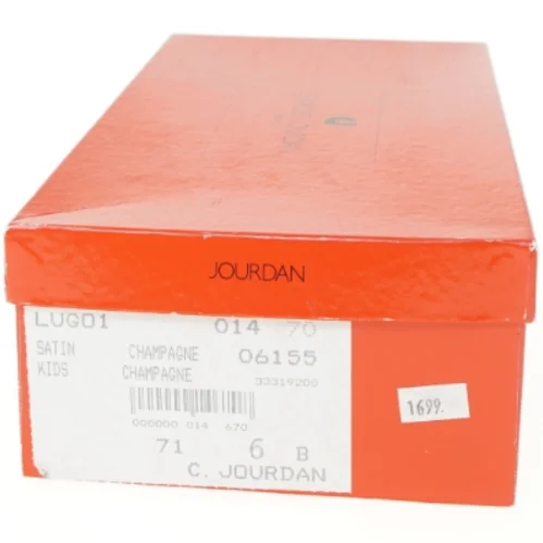 Sko fra Charles Jourdan (str. 37)