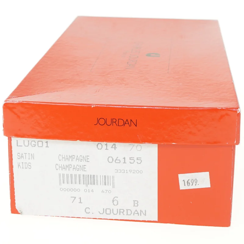 Sko fra Charles Jourdan (str. 37)