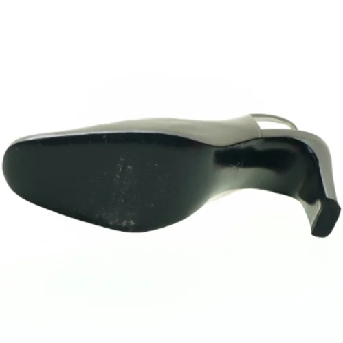 Sko fra Charles Jourdan (str. 37)