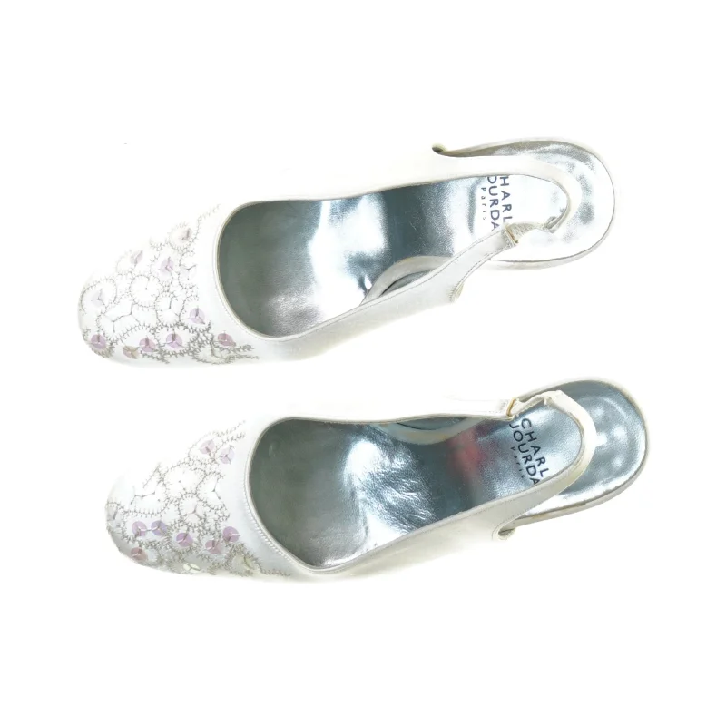 Sko fra Charles Jourdan (str. 37)