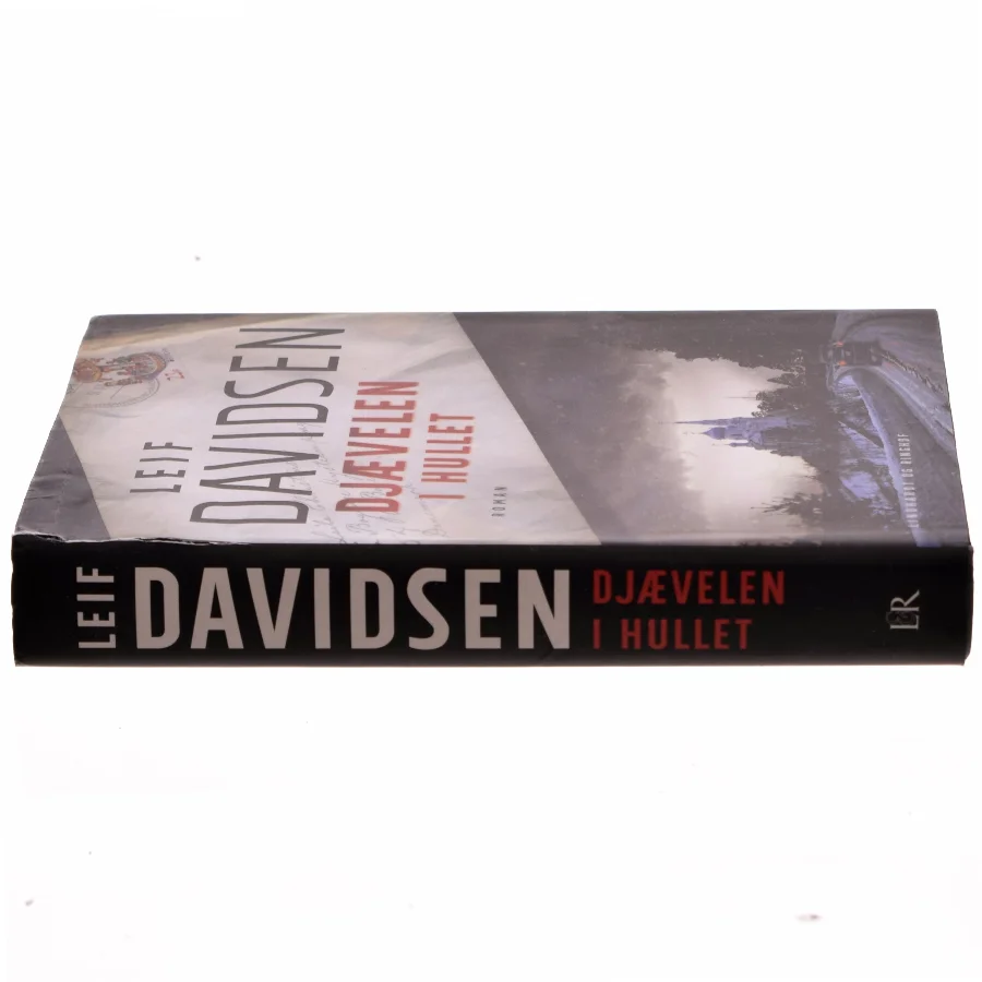 Djævelen i hullet af Leif Davidsen (Bog)
