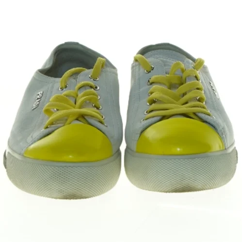 Prada sneakers med gule snørebånd fra Prada (str. 37)
