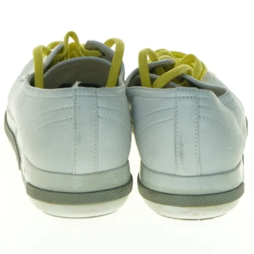 Prada sneakers med gule snørebånd fra Prada (str. 37)