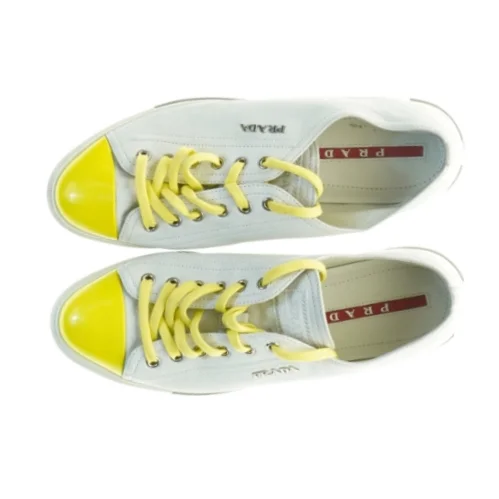 Prada sneakers med gule snørebånd fra Prada (str. 37)