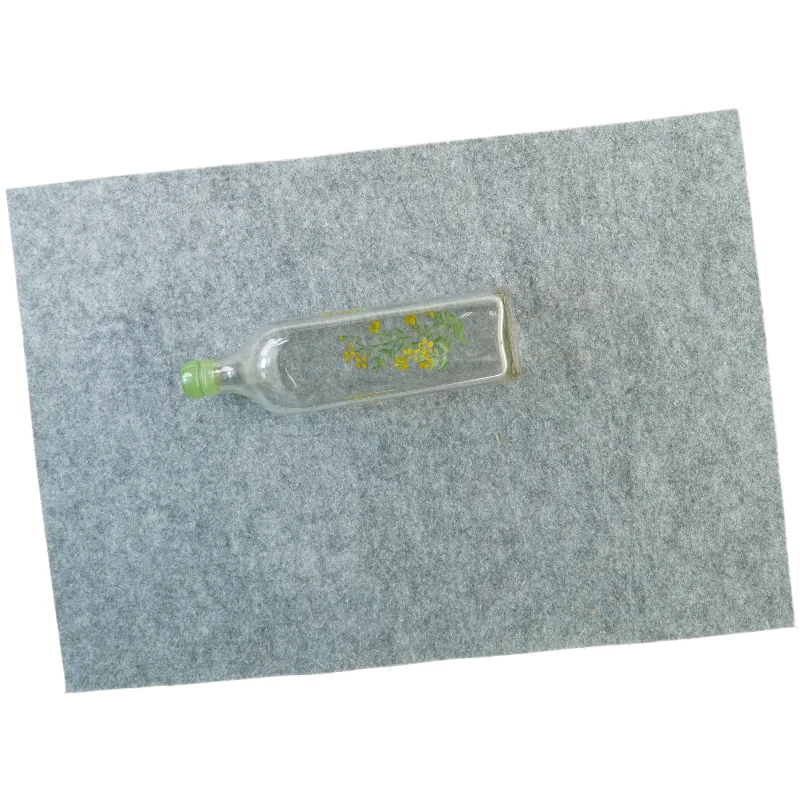 Gammel flaske vase med blomstermotiv (str. 27 x 7 cm)