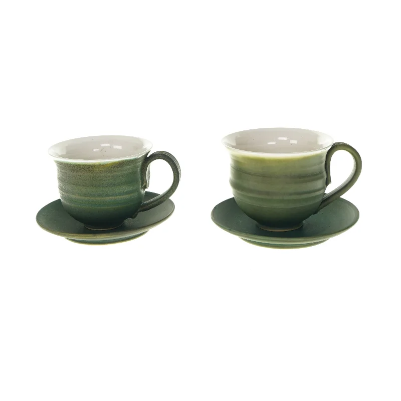 2 tekopper med underkop (str. H: 11 og Ø: 15 cm)