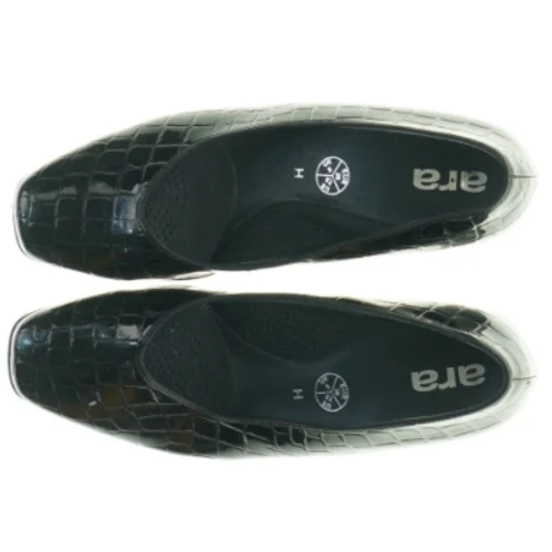 Sorte laksko med krokodillemønster fra Ara (str. 38)