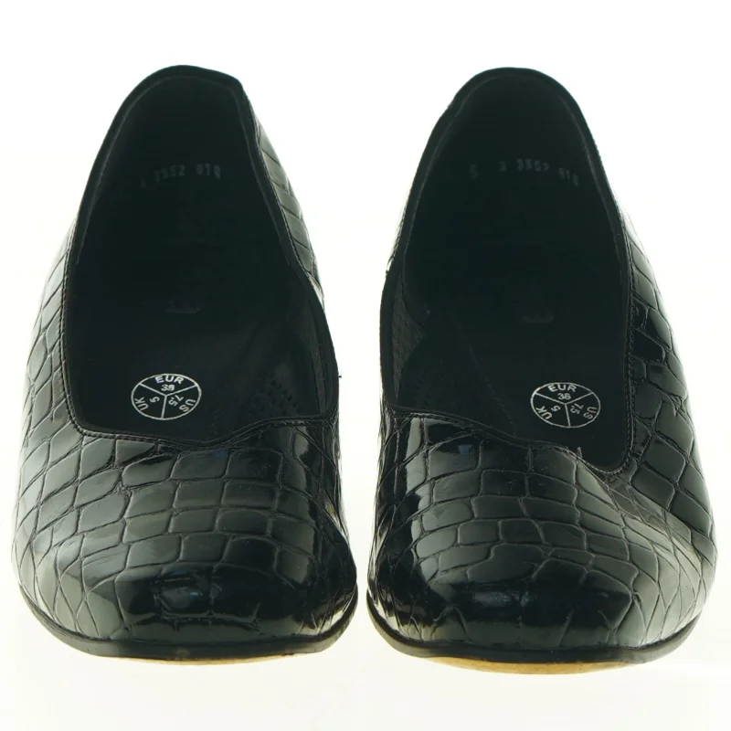 Sorte laksko med krokodillemønster fra Ara (str. 38)