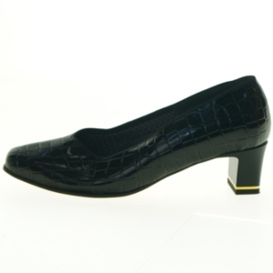 Sorte laksko med krokodillemønster fra Ara (str. 38)