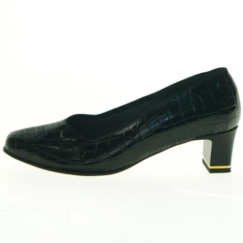 Sorte laksko med krokodillemønster fra Ara (str. 38)