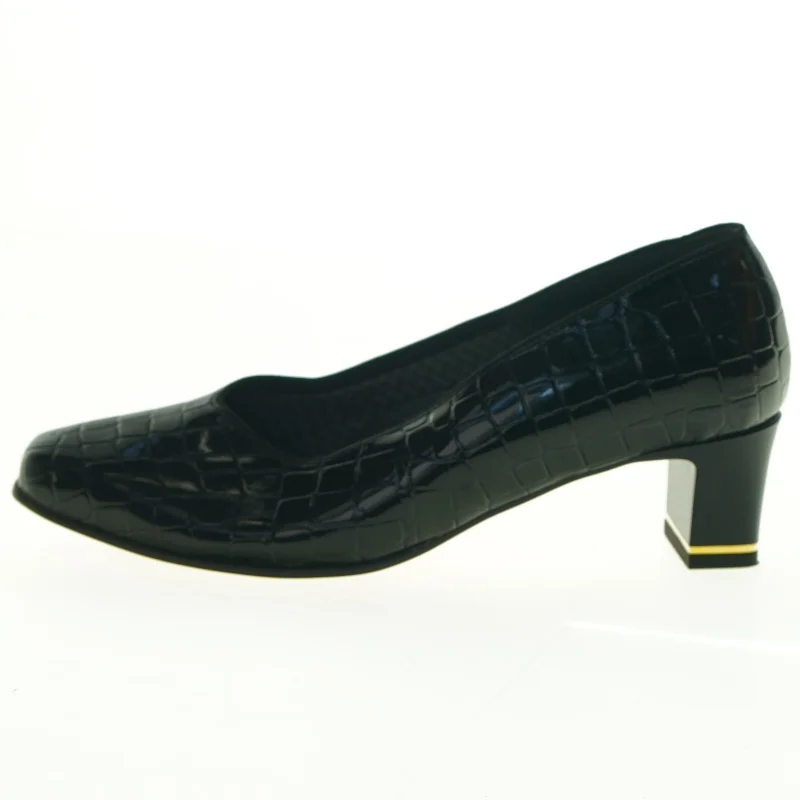 Sorte laksko med krokodillemønster fra Ara (str. 38)