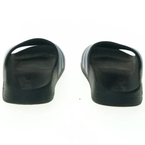 Badetøfler fra Adidas (str. 28)