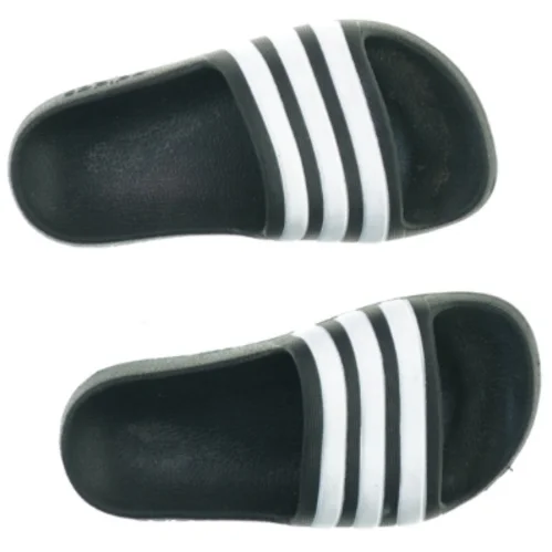 Badetøfler fra Adidas (str. 28)