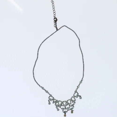 Halskæde med sten (str. 48 cm)