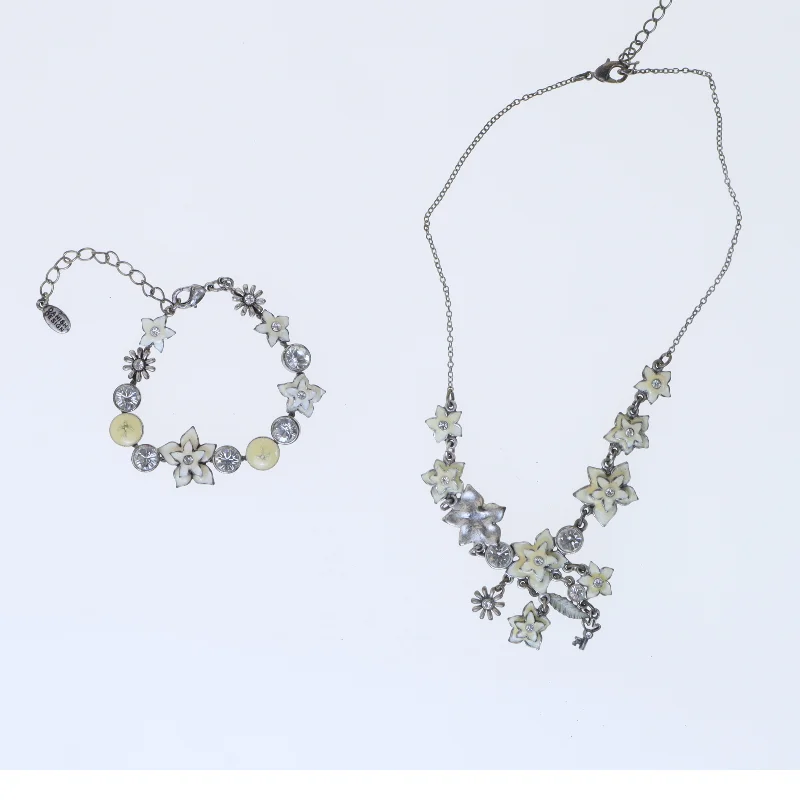 Sæt af halskæde og armbånd fra Pilgrim (str. 44,5x21,5 cm)