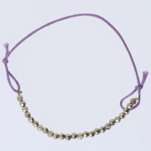 Perlearmbånd med lilla snor (str. Ø 6,5 cm)