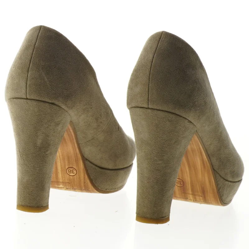 Grå stiletter i ruskind