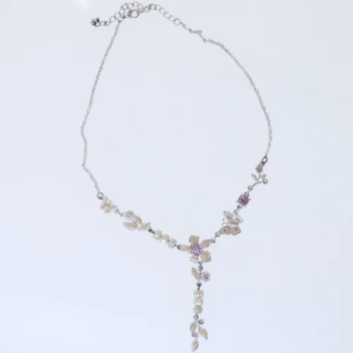 Blomster halskæde med perler fra H&M (str. 50 cm)