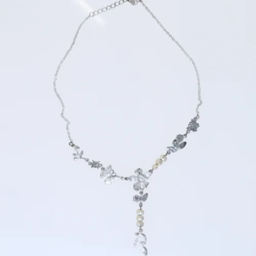 Blomster halskæde med perler fra H&M (str. 50 cm)