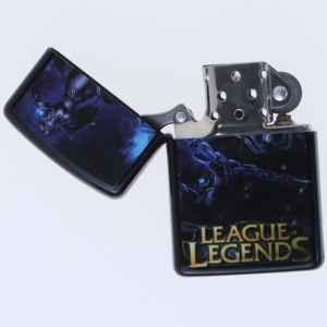 League of Legends lighter fra Earth (str. 5,5x4 cm)