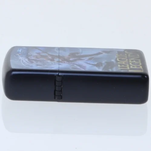 Zippo lighter med League of Legends tema fra Earth (str. 5,5x4 cm)