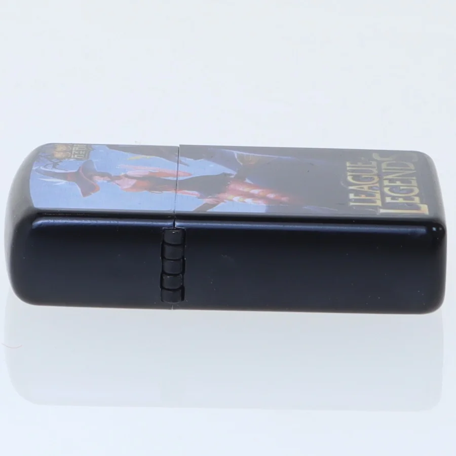 League of Legends lighter fra Earth (str. 5,5x4 cm)