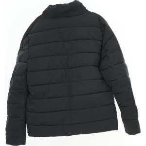 Sort quiltet jakke fra Les Deux (str. 158)