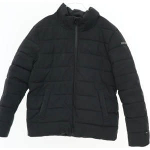 Sort quiltet jakke fra Les Deux (str. 158)