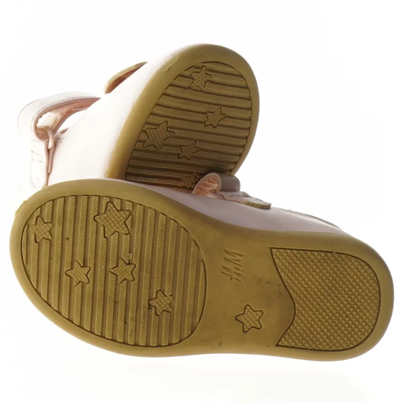 Rosa babypigesko med sløjfe fra H&M (str. 20-21 )