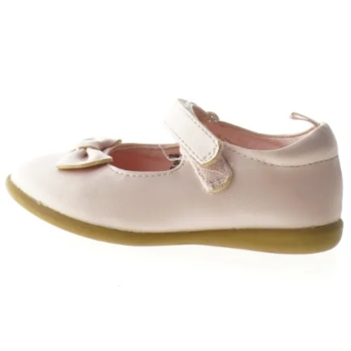 Rosa babypigesko med sløjfe fra H&M (str. 20-21 )