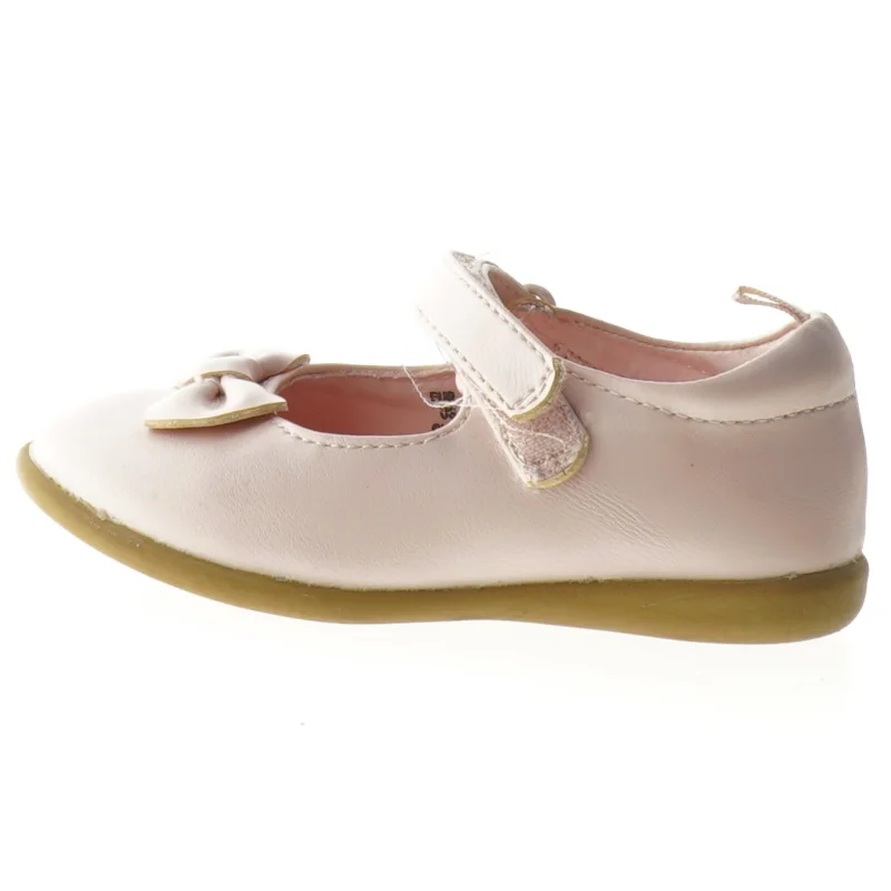 Rosa babypigesko med sløjfe fra H&M (str. 20-21 )