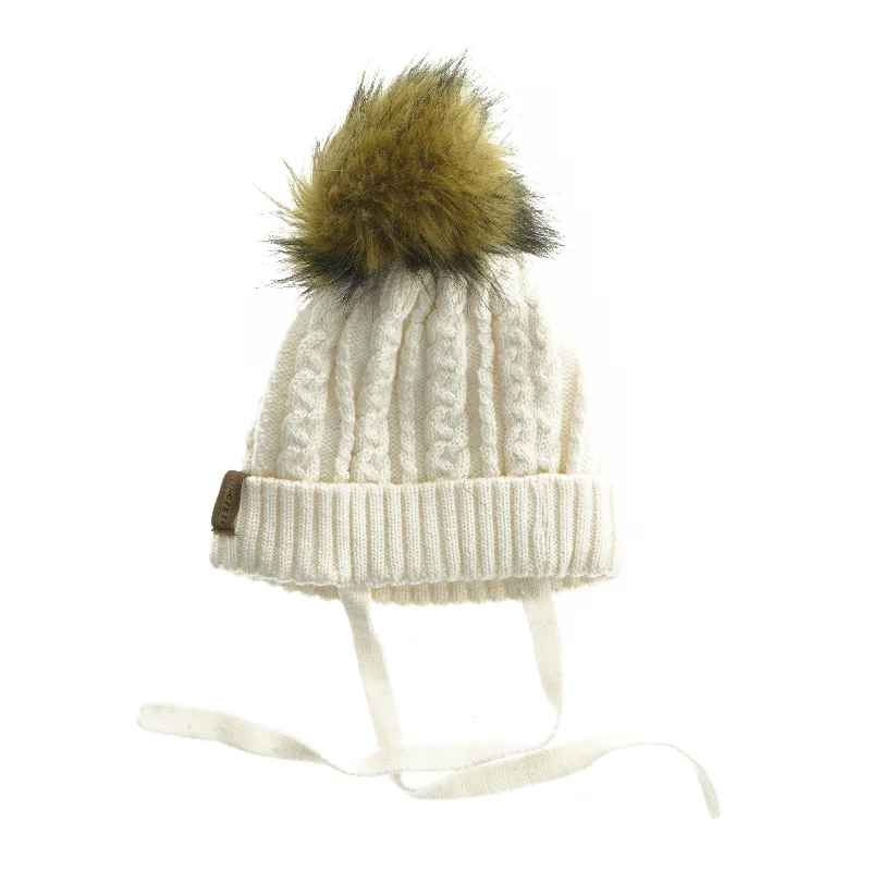 Strikket hue med kvast fra Joha (str. 6-12 mdr)