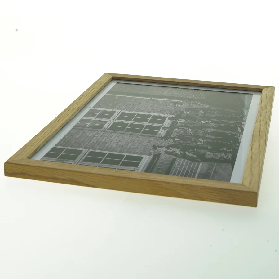 Indrammet sort-hvid fotografi fra Nielsen (str. 21x29,7 cm)
