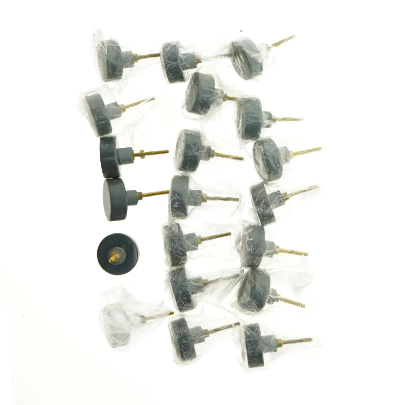 Møbelfødder i sort (str. 6,5 x 4 cm)