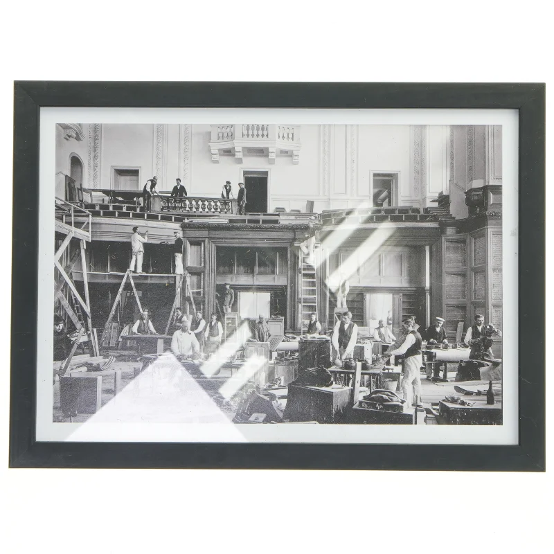 Sort ramme med historisk billede fra accent by design (str. 21x29,7 cm)