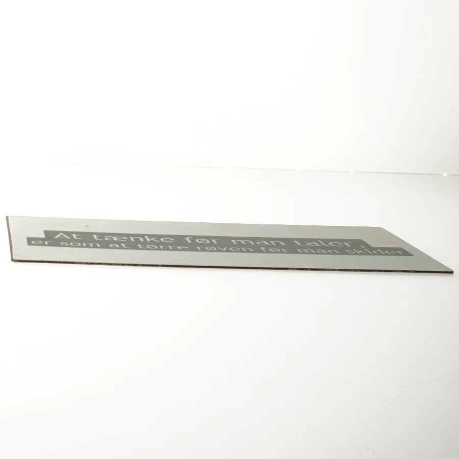 Metalskilt med citat (str. 30 x 13 cm)