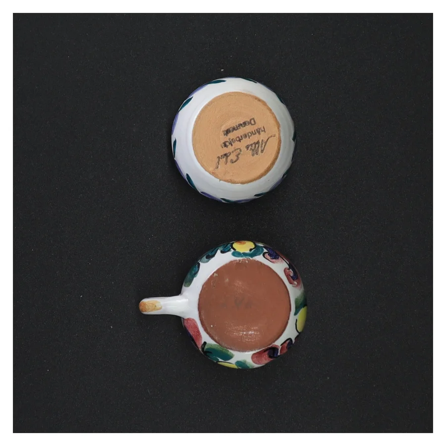 Håndmalede keramikkrus og sukkerskål (str. 5 x 3 cm)