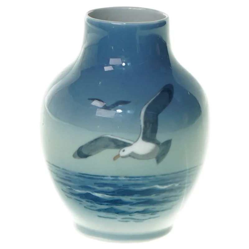 Royal Copenhagen vase med måger no. 1138/45,5 fra Royal Copenhagen (str. 10 x 8 cm)