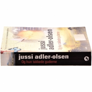 Og hun takkede guderne af Jussi Adler-Olsen (Bog)