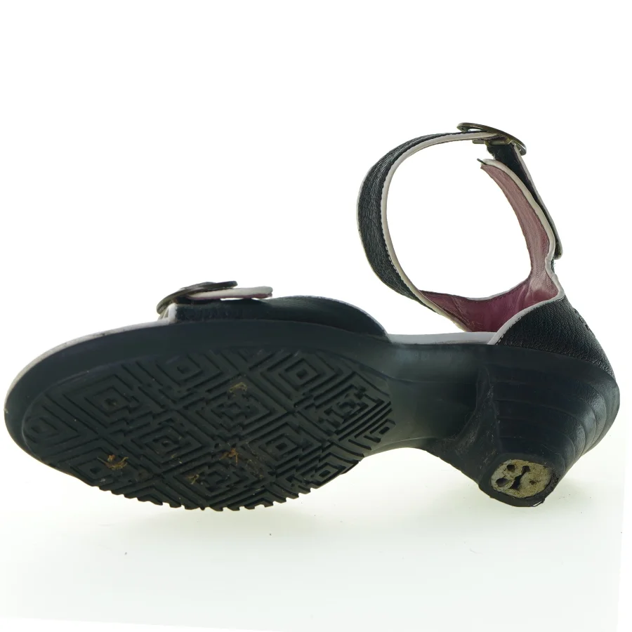 Sandal fra Fly London (str. 38)