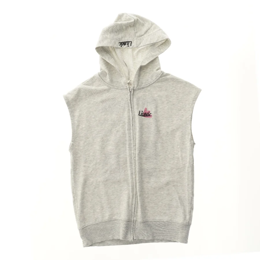 Ærmeløs hættetrøje med print fra H&M (str. 152)