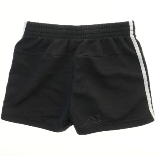 Shorts fra Adidas (str. 158)