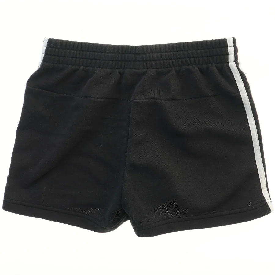 Shorts fra Adidas (str. 158)